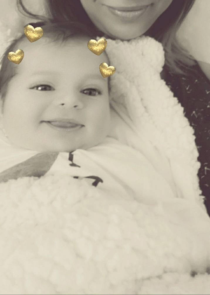 Dayana participe au concours pour gagner de l'argent avec cette photo : black_and_white, cheek, child, dress, eye, eyebrow, face, facial_expression, forehead, head, iris, lady, lip, nose, people, person, photograph, skin, smile, toddler