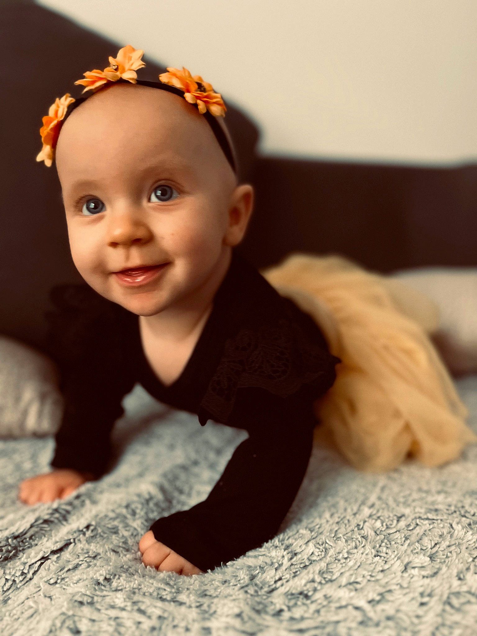 Angèle a rejoint le concours — aidez-le/la à gagner de superbes lots ! baby, baby_toddler_clothing, cheek, child, fashion_accessory, flash_photography, flooring, fun, happy, headband, headpiece, iris, jewellery, joy, lip, person, sitting, skin, sleeve, smile