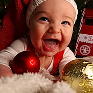 Martim a rejoint le concours — aidez-le/la à gagner de superbes lots ! baby, infant, smiling, christmas, santa_hat, ornament, red, gold, holiday, decorations, close_up, face, blue_eyes, blanket, happy, mouth_open, festive, tree, toy, portrait
