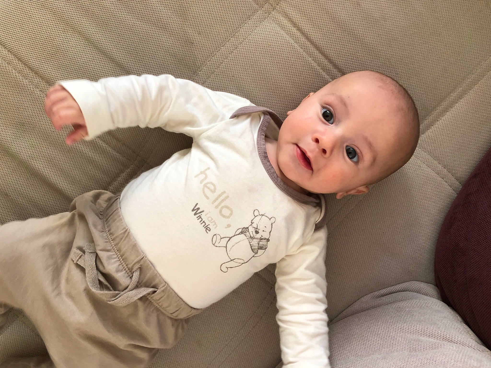 Lisandro participe au concours pour gagner de l'argent avec cette photo : baby, baby_products, baby_toddler_clothing, cheek, child, comfort, facial_expression, finger, happy, head, linens, nose, outerwear, person, room, skin, sleeve, smile, textile, toddler