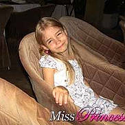 Kenza participe au concours pour gagner de l'argent avec cette photo :