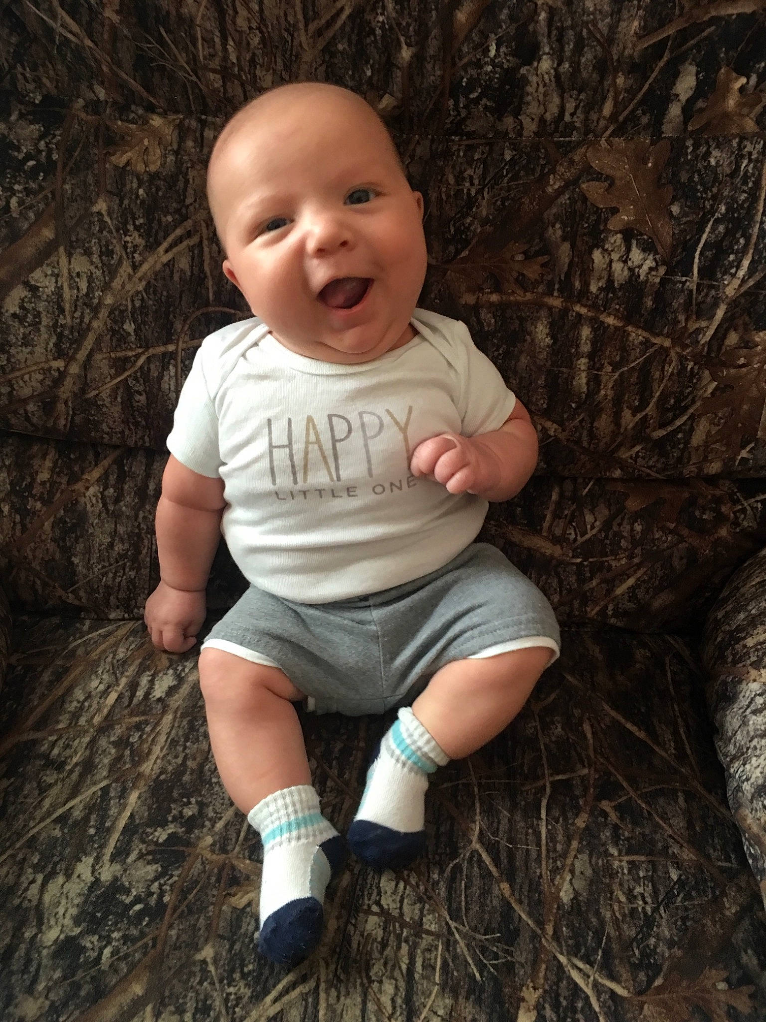 Draecyn is registered to the contest to win money with this photo: baby, child, happy, leg, person, portrait, sitting, skin, smile, standing, toddler, tree