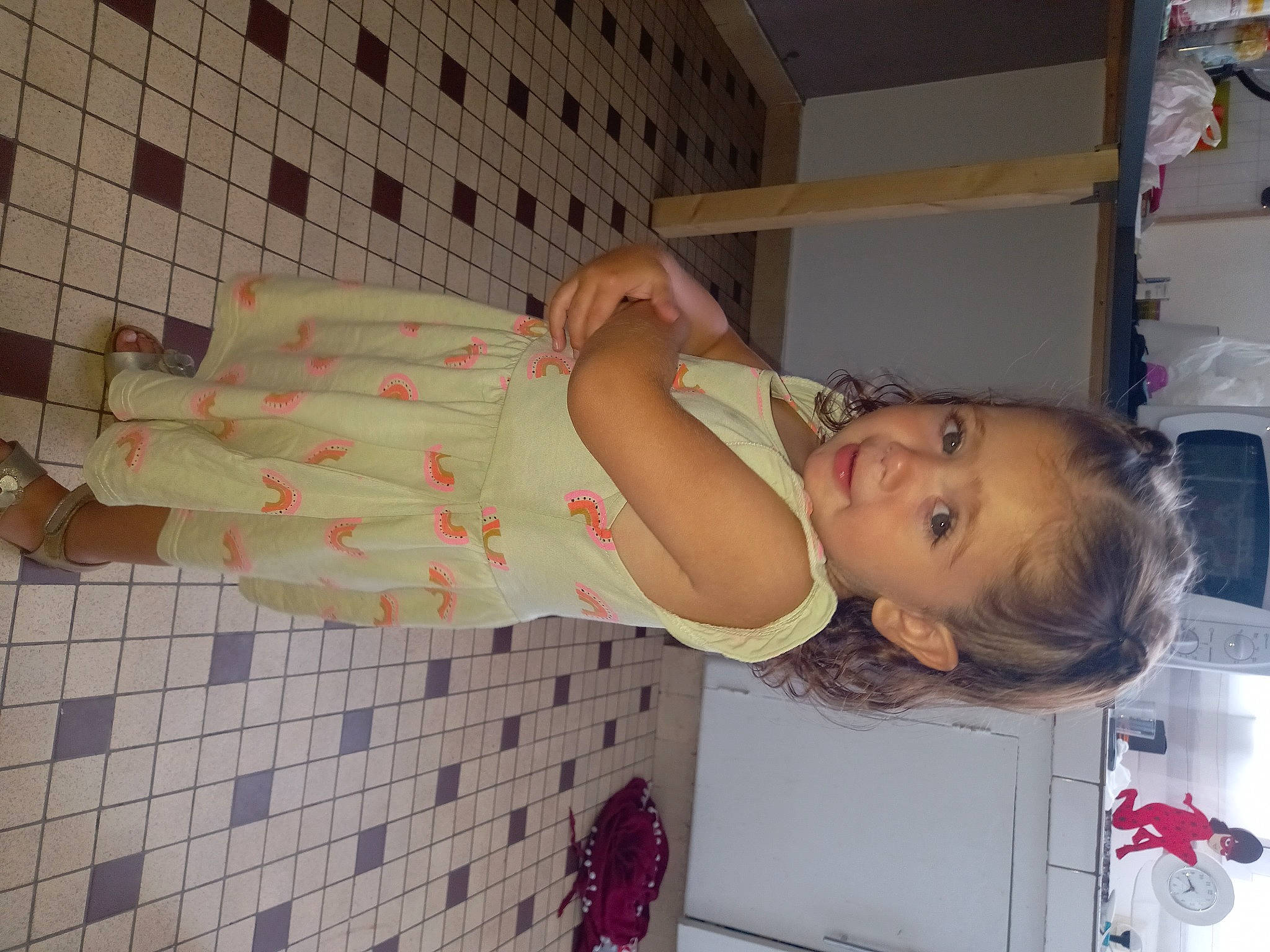 Naïla a rejoint le concours — aidez-le/la à gagner de superbes lots ! baby, baby_products, baby_toddler_clothing, child, dress, finger, flooring, flower, fun, house, human_leg, nose, pattern, person, pink, room, shelf, skin, smile, thigh