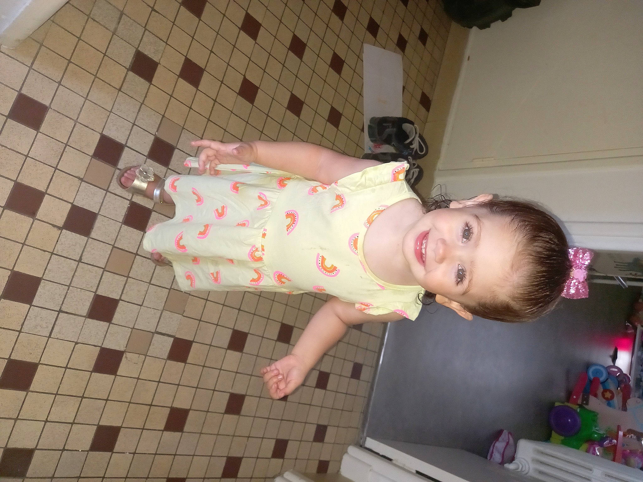 Naïla a rejoint le concours — aidez-le/la à gagner de superbes lots ! baby, baby_products, baby_safety, baby_toddler_clothing, cheek, child, dress, flooring, fun, happy, head, human_leg, joy, pattern, person, pink, room, skin, smile, sock