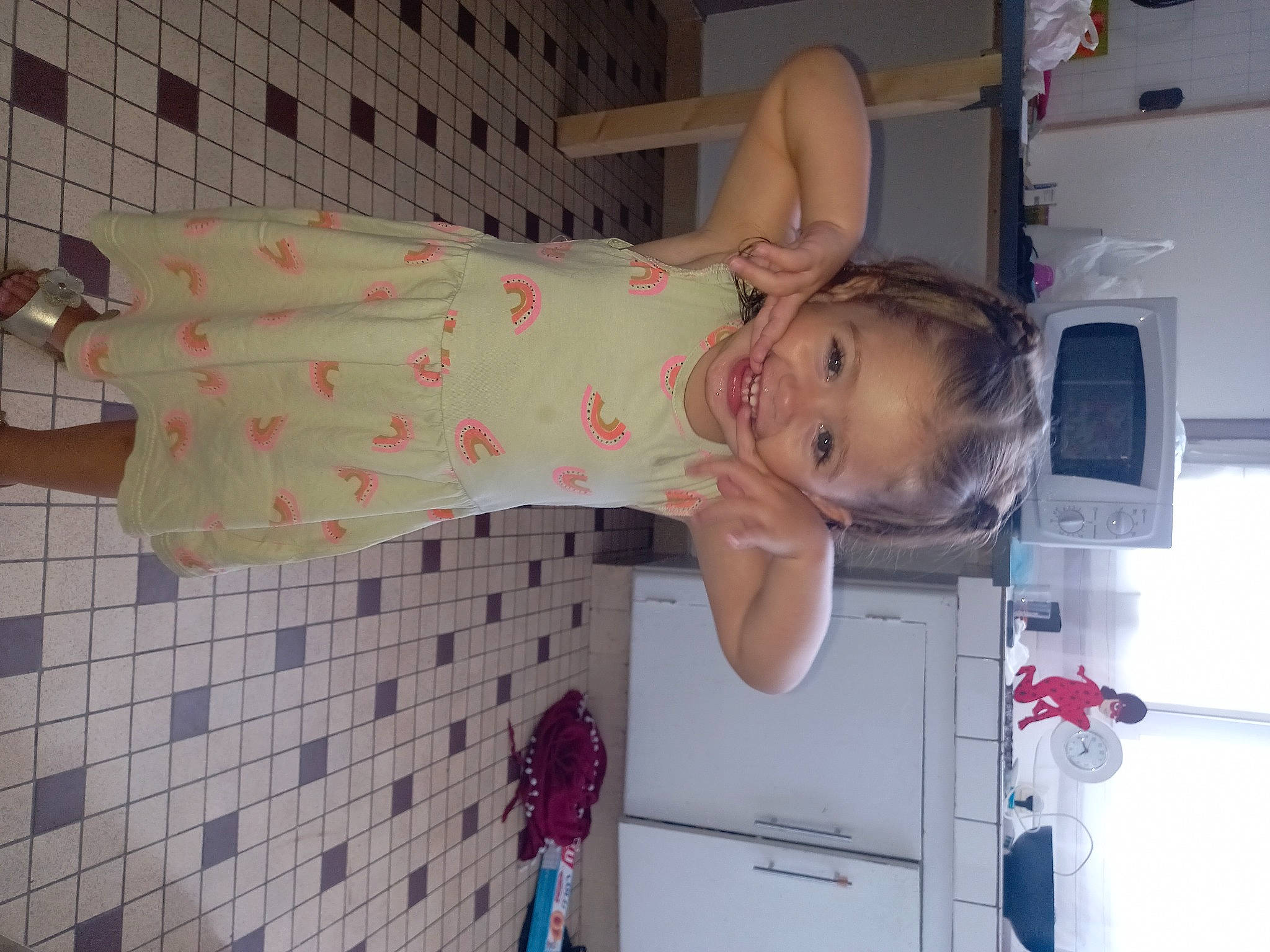 Naïla a rejoint le concours — aidez-le/la à gagner de superbes lots ! baby, baby_products, baby_toddler_clothing, cabinetry, child, cupboard, drawer, finger, flooring, fun, joy, laundry_room, pattern, person, pink, room, smile, toddler