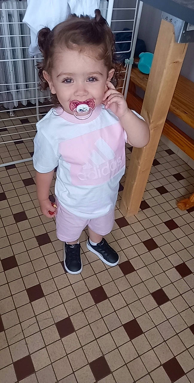 Naïla participe au concours pour gagner de l'argent avec cette photo : baby, baby_toddler_clothing, cheek, child, chin, dress, eye, eyelash, flooring, fun, happy, head, iris, joint, leg, nose, person, pink, skin, sleeve