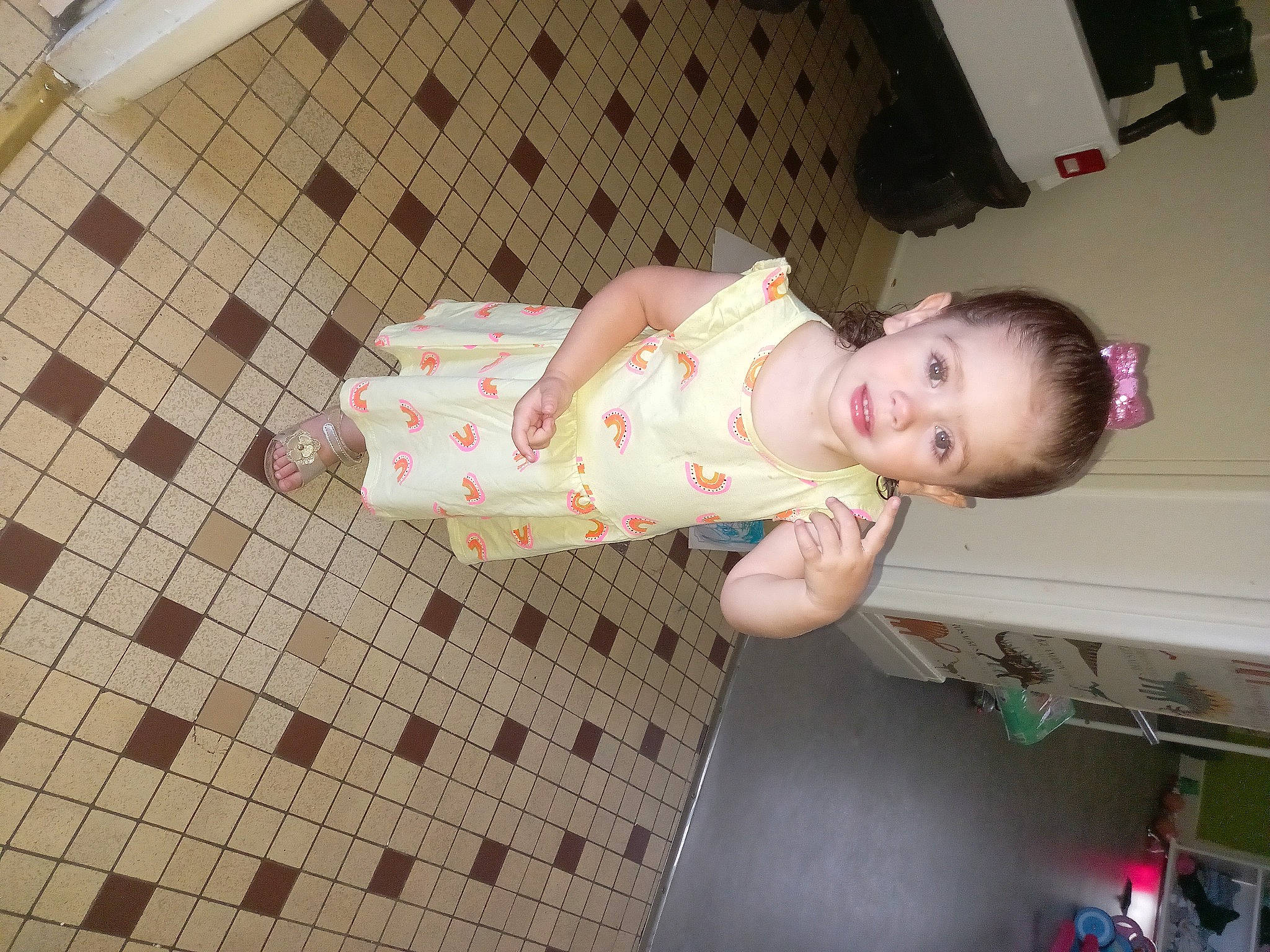 Naïla a rejoint le concours — aidez-le/la à gagner de superbes lots ! baby, baby_products, baby_toddler_clothing, child, flooring, fun, pattern, person, pink, room, skin, toddler