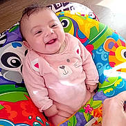 Jade participe au concours pour gagner de l'argent avec cette photo : baby, babylaughing, beanbag, chair, clothing, cushion, face, furniture, happy, head, homedecor, laughing, person, photography, portrait, quilt, sitting, smile, t_shirt