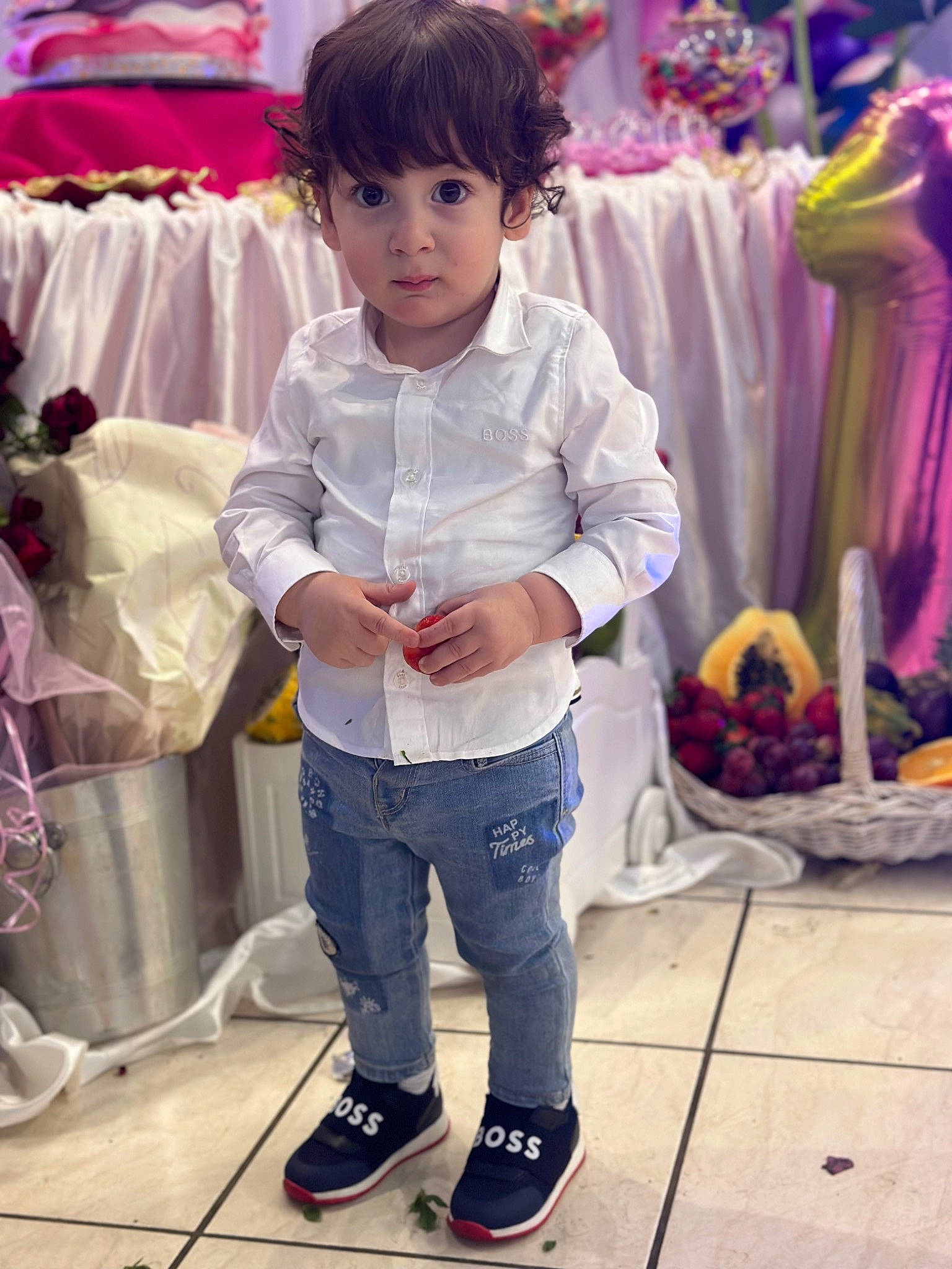 Vardan participe au concours pour gagner de l'argent avec cette photo : baby, baby_toddler_clothing, beauty, child, event, fun, happy, magenta, people, person, photograph, pink, purple, shoe, sleeve, snapshot, t_shirt, textile, toddler, violet