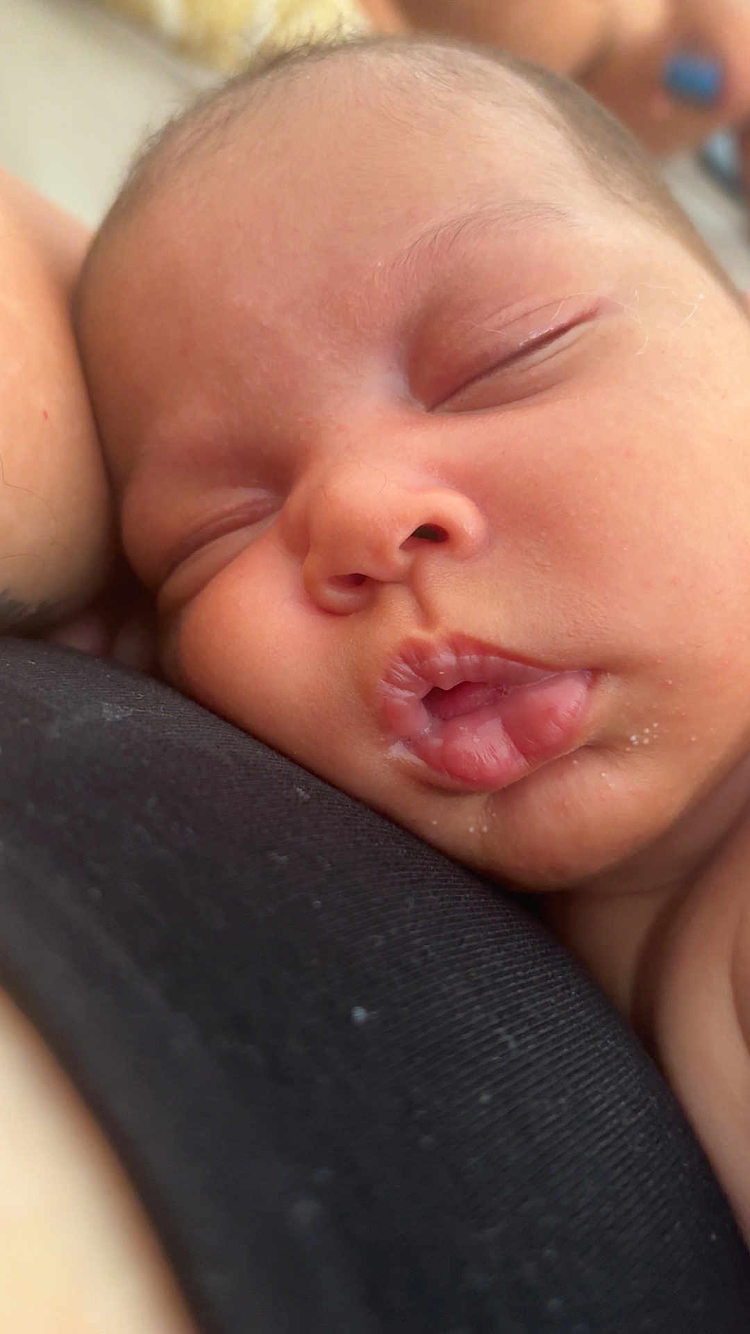 Maylan participe au concours pour gagner de l'argent avec cette photo : baby, sleeping, close_up, face, lips, drool, skin, infant, peaceful, resting, soft, cute, newborn, portrait, child, relaxation, warm, comfort, human, tender