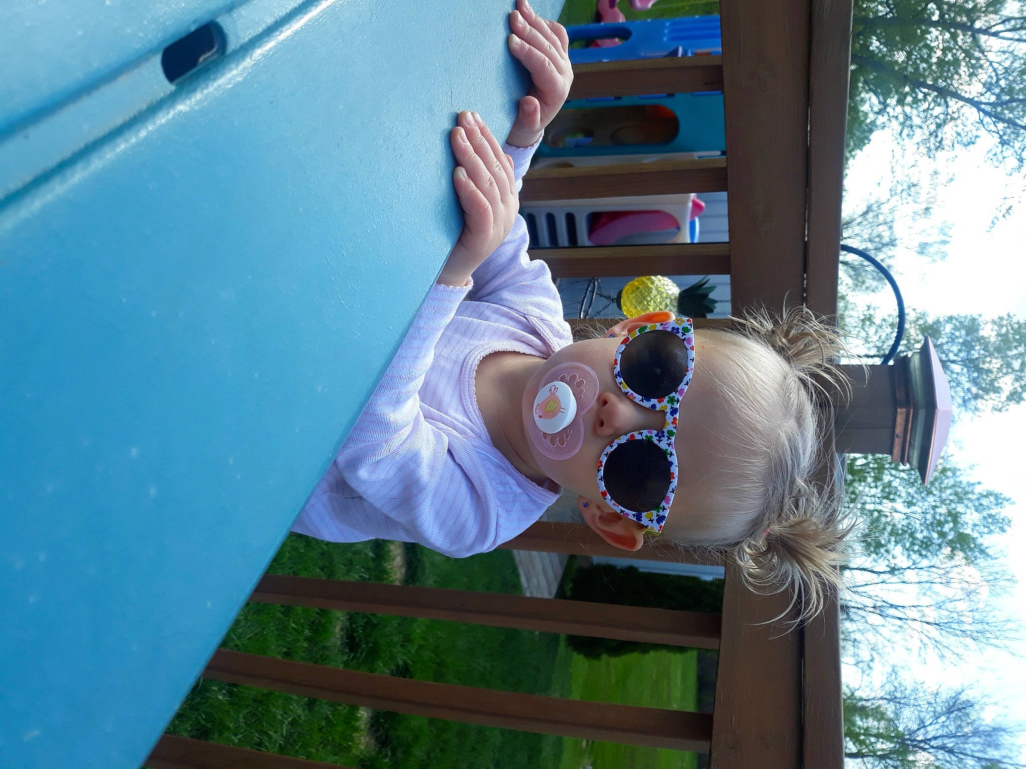 Milani is registered to the contest to win money with this photo: daytime, elbow, event, eyewear, fun, glasses, goggles, grass, hand, happy, house, leisure, person, plant, sky, sunglasses, tree, vehicle_door, vision_care, wedding_dress