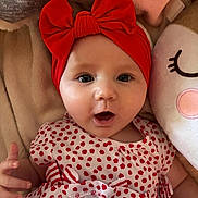 Kamélia participe au concours pour gagner de l'argent avec cette photo : baby, infant, red_bow, headband, polka_dot, dress, plush_toy, blanket, soft_toy, cute, child, smiling, face, portrait, indoors, cozy, comfort, happy, expression, small_hand