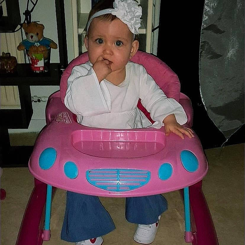 Athénaïs a rejoint le concours — aidez-le/la à gagner de superbes lots ! baby, baby_carriage, baby_playing_with_toys, baby_products, baby_safety, baby_toddler_clothing, baby_toys, child, comfort, fun, lap, leisure, magenta, organ, person, pink, play, purple, riding_toy, sitting