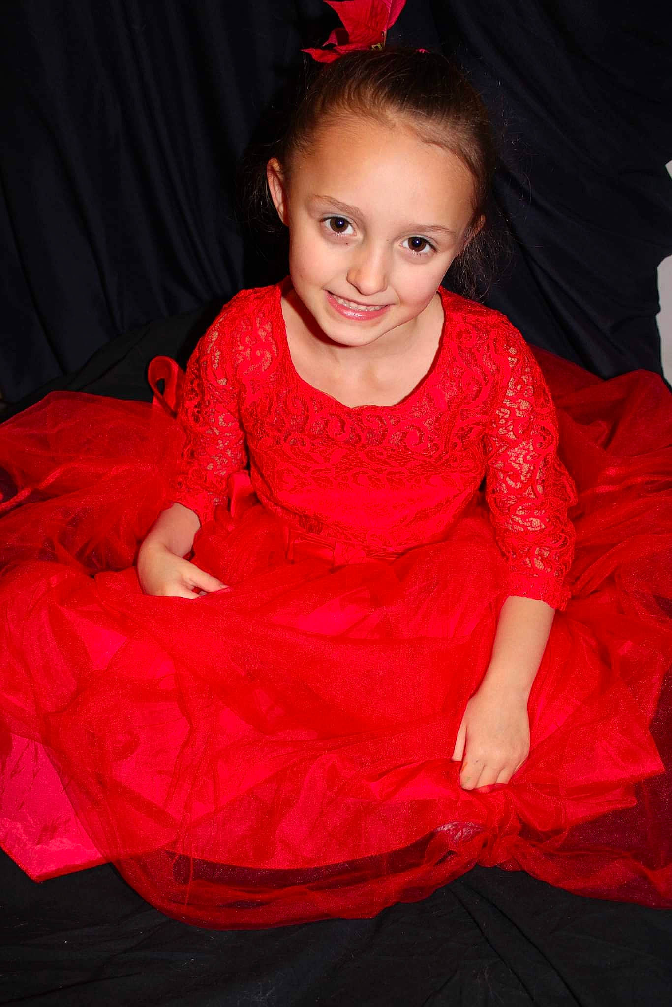 Nolla a rejoint le concours — aidez-le/la à gagner de superbes lots ! bridal_party_dress, chin, day_dress, dress, eye, fashion_design, flash_photography, hair, happy, head, human_body, joy, leg, lip, magenta, one_piece_garment, person, pink, skin, sleeve