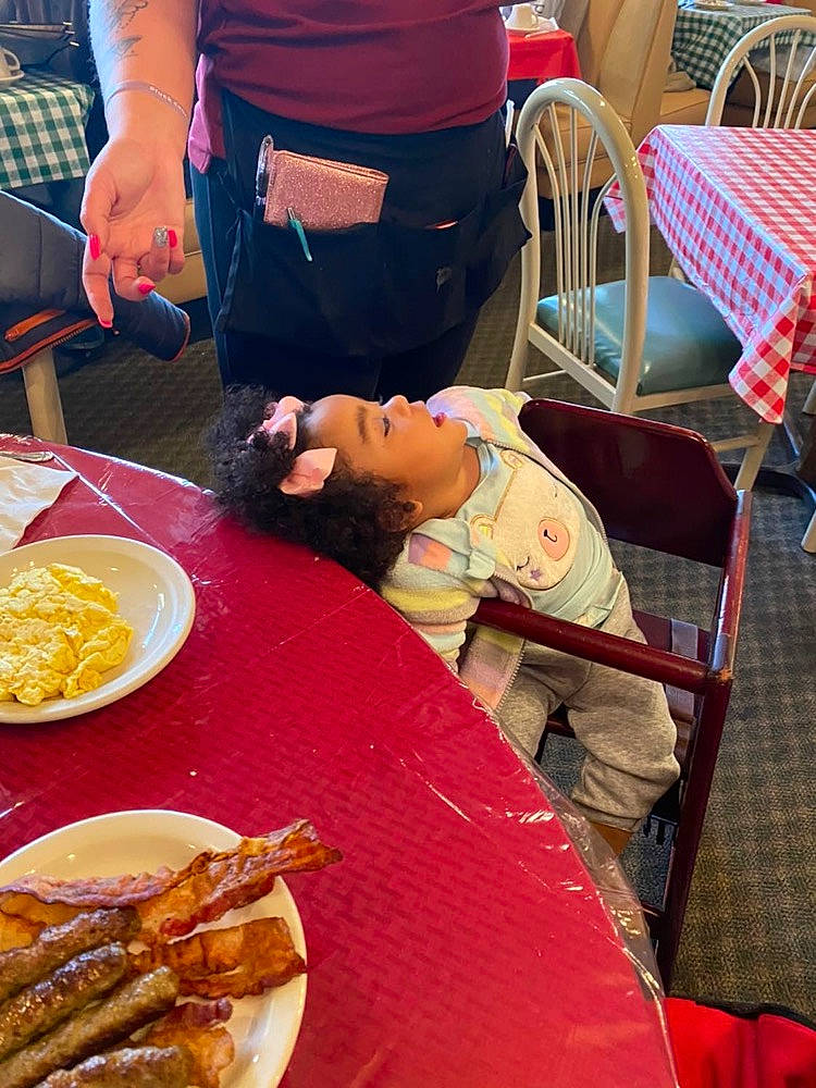 Esperanza is registered to the contest to win money with this photo: bowl, chair, comfort_food, cuisine, delicacy, dish, event, food, ingredient, junk_food, leisure, person, plate, recipe, seafood, shorts, t_shirt, table, tableware, toddler