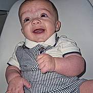 Lystiano participe au concours pour gagner de l'argent avec cette photo : baby, chair, child, cute, face, hand, happy, head, indoor, infant, laughing, person, portrait, romper, seated, skin, smiling, striped_clothing, white_shirt, young