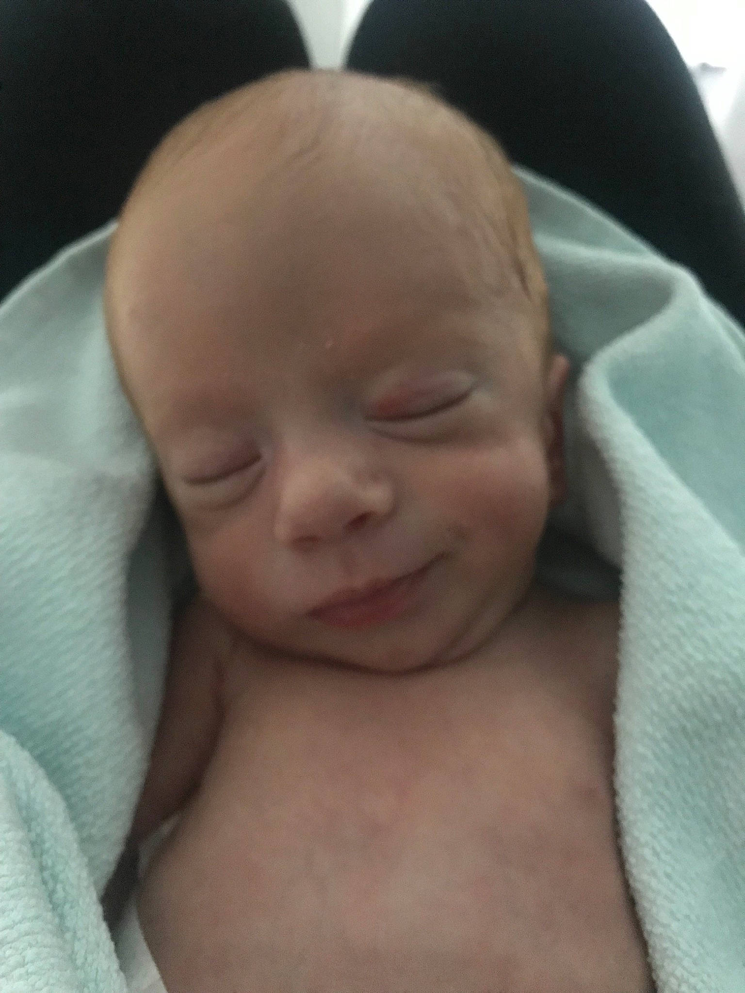 Tiago a rejoint le concours — aidez-le/la à gagner de superbes lots ! baby, birth, cheek, child, chin, close_up, ear, eyebrow, face, facial_expression, forehead, head, lip, mouth, muscle, neck, nose, person, skin, sleep