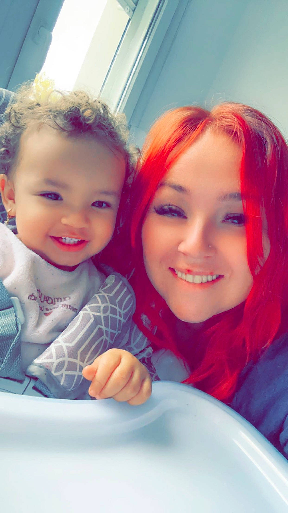 Zeïna participe au concours pour gagner de l'argent avec cette photo : child, chin, cool, eye, eyebrow, eyelash, face, fun, hairstyle, happy, head, human_body, iris, joy, layered_hair, lip, mouth, person, pink, skin