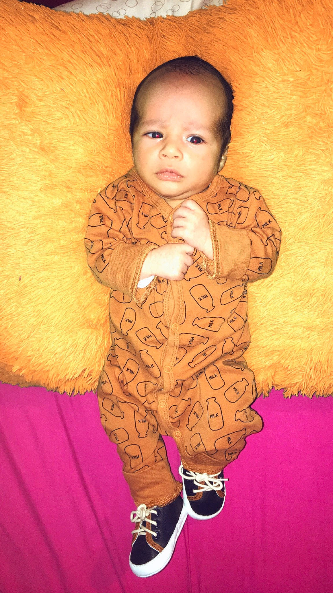 Khalil a rejoint le concours — aidez-le/la à gagner de superbes lots ! abdomen, art, baby, baby_toddler_clothing, cheek, chest, gesture, happy, iris, lip, neck, nose, person, pink, shoulder, skin, sleeve, stomach, thumb, toddler