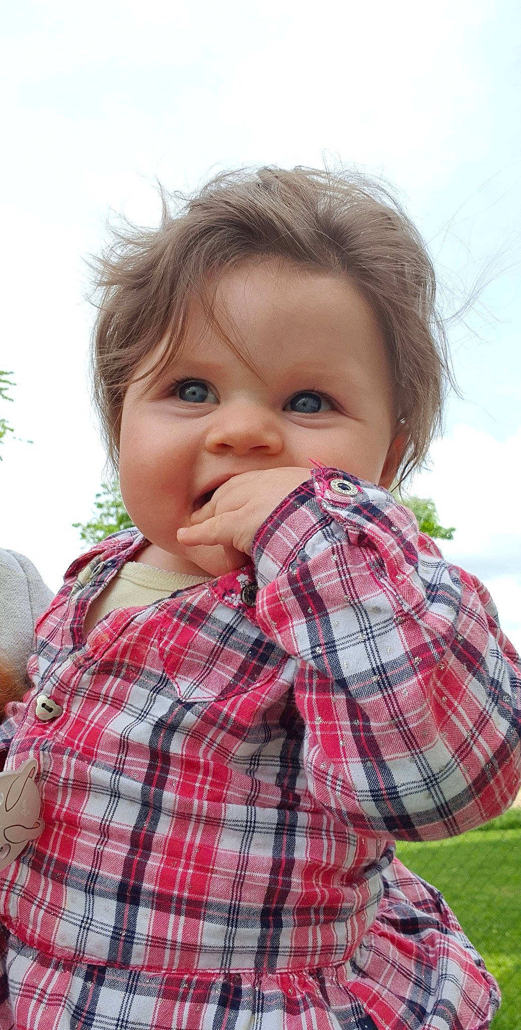 Hailey participe au concours pour gagner de l'argent avec cette photo : baby, cheek, child, cloud, collar, dress_shirt, eyelash, gesture, grass, happy, lip, nose, pattern, people_in_nature, person, plaid, plant, sky, sleeve, tartan