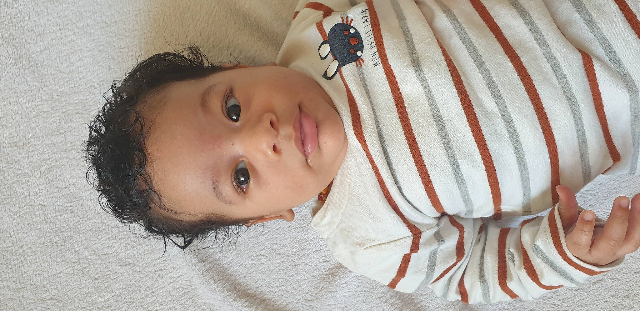 Kurtys participe au concours pour gagner de l'argent avec cette photo : baby, baby_products, baby_toddler_clothing, cheek, child, chin, eyebrow, eyelash, forehead, iris, linens, lip, person, skin, textile, toddler