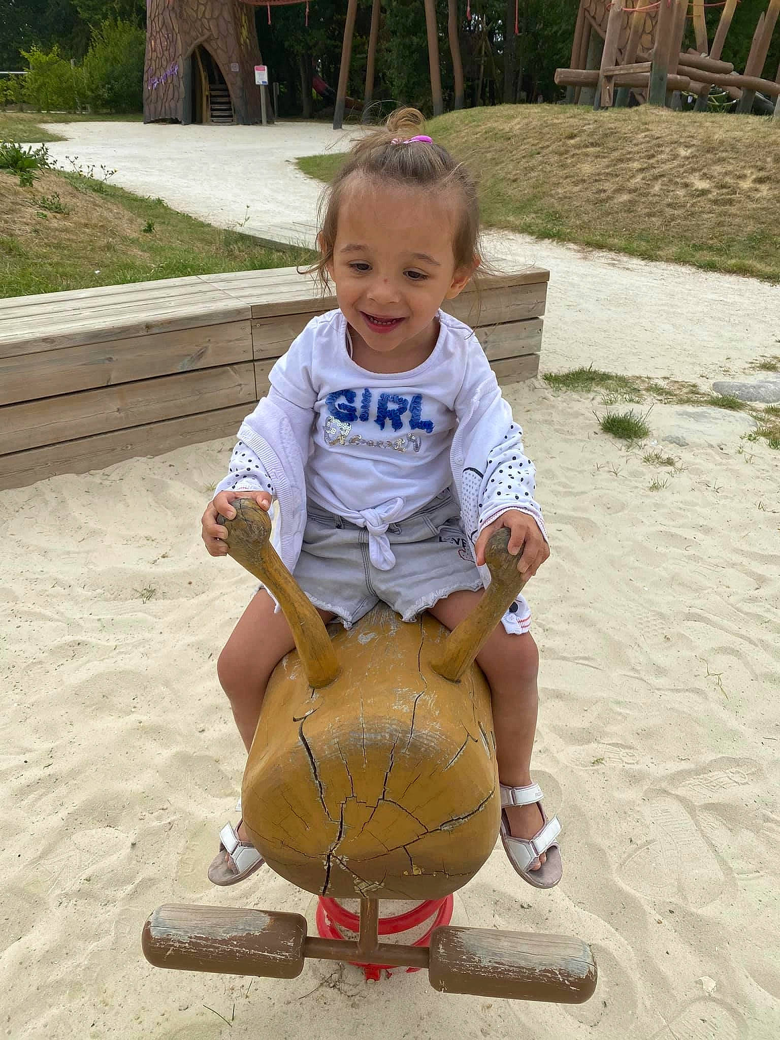 Elena a rejoint le concours — aidez-le/la à gagner de superbes lots ! child, fun, joy, person, play, sand, smile, toddler, vacation