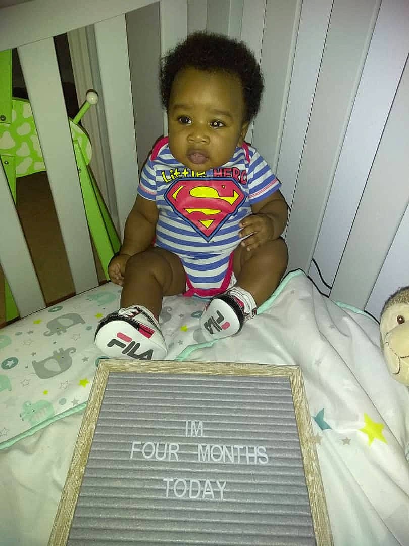 Tyana a rejoint le concours — aidez-le/la à gagner de superbes lots ! baby, child, person, smile, toddler