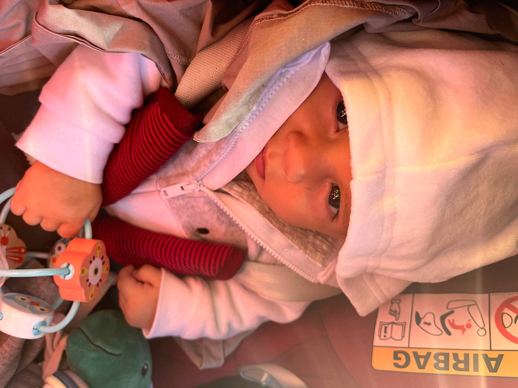 Hector a rejoint le concours — aidez-le/la à gagner de superbes lots ! baby, baby_carriage, baby_products, cheek, child, eyelash, fun, happy, head, lip, mouth, nail, nose, person, pink, skin, smile, thumb, toddler, toy