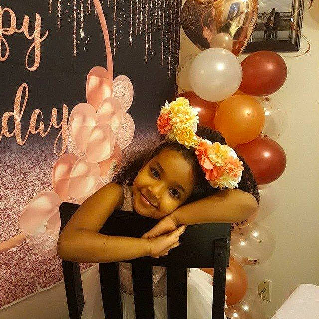 Herani is registered to the contest to win money with this photo: balloon, beauty, decoration, event, facial_expression, finger, flash_photography, fun, gesture, hand, happy, head, human_body, joy, party_supply, peach, person, petal, pink, smile