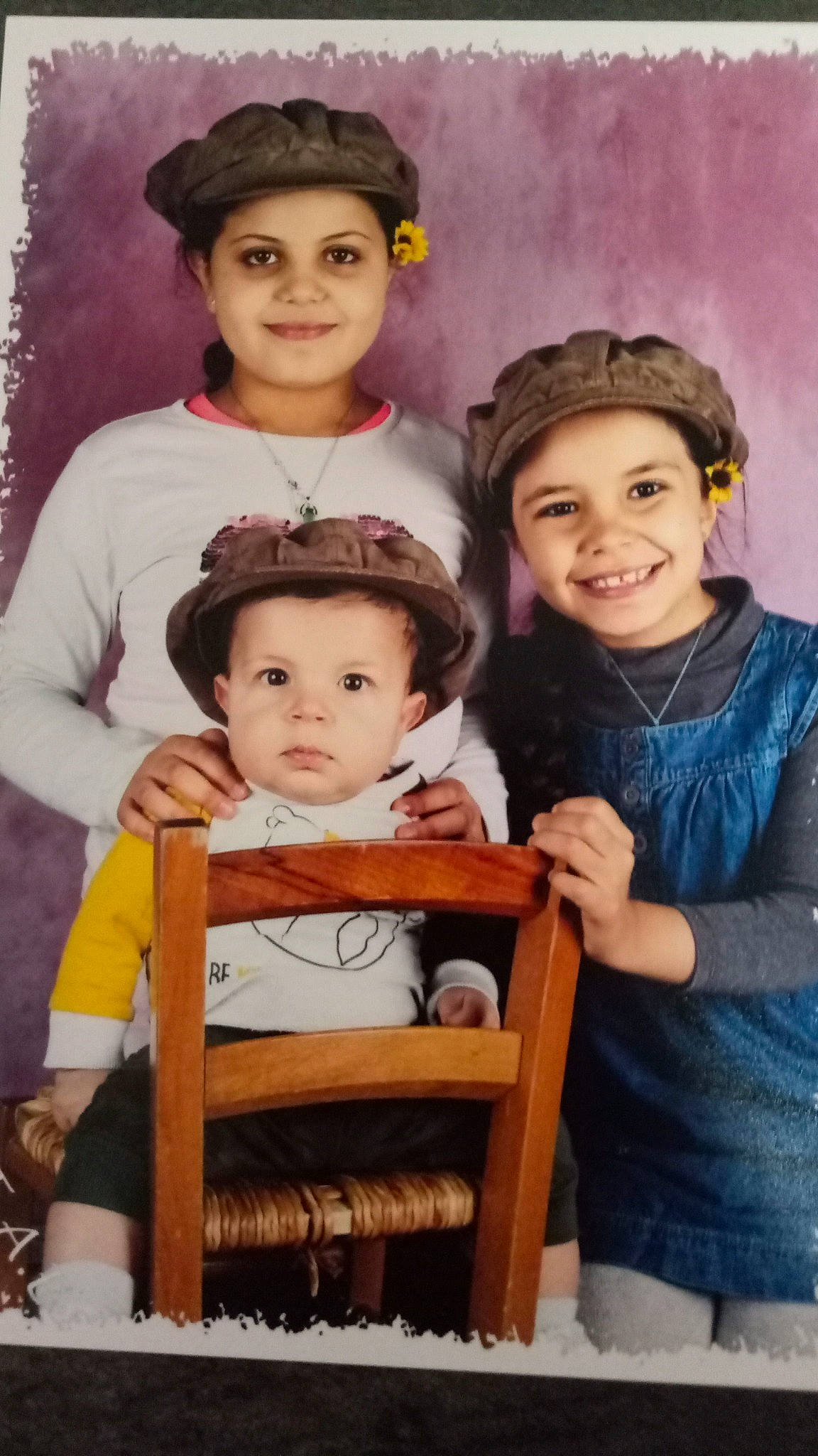Kassim a rejoint le concours — aidez-le/la à gagner de superbes lots ! beauty, chair, eye, face, facial_expression, family_taking_photos_together, fashion, flash_photography, hair, hairstyle, happy, head, headgear, headwear, human, joy, organ, person, photograph, skin
