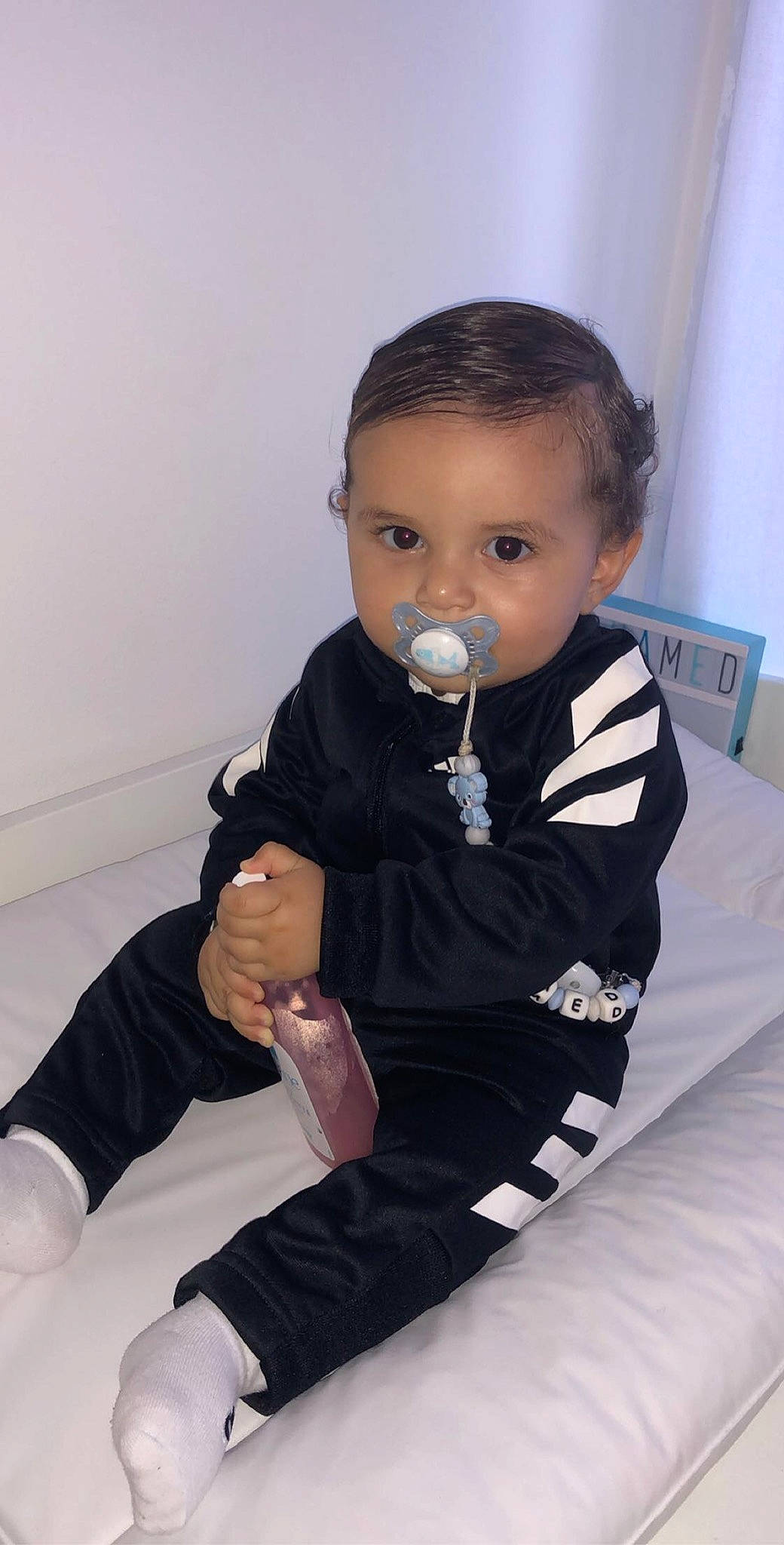 Mohamed a rejoint le concours — aidez-le/la à gagner de superbes lots ! child, person, sleeve, toddler