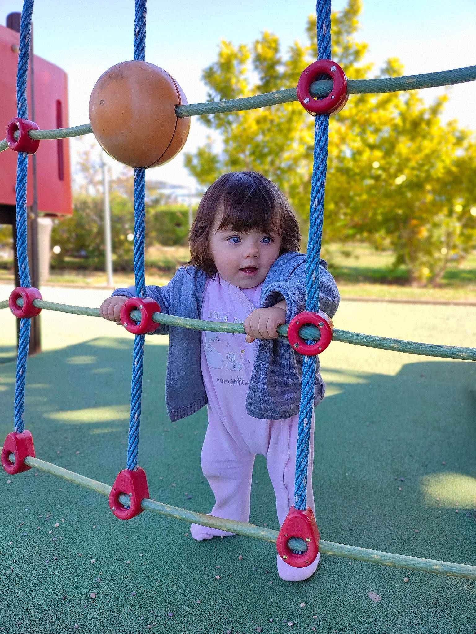 Arya a rejoint le concours — aidez-le/la à gagner de superbes lots ! child, city, electric_blue, fun, grass, happy, human_settlement, leisure, outdoor_play_equipment, person, play, playground, pole, recreation, sky, spring, standing, swing, toddler, tree