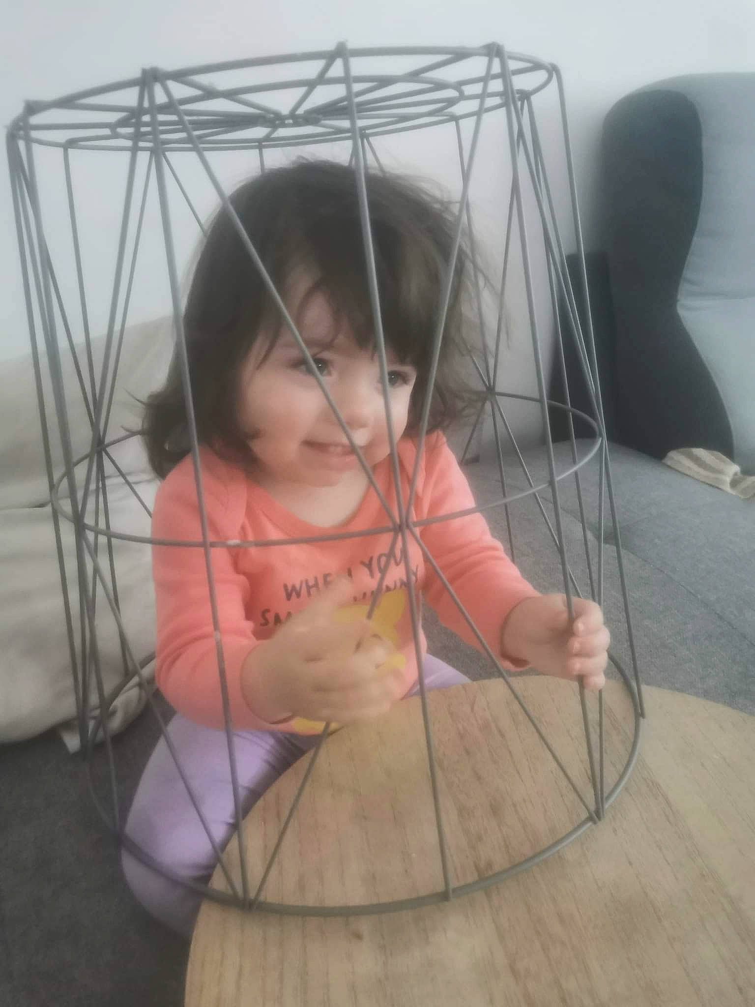 Arya participe au concours pour gagner de l'argent avec cette photo : auto_part, child, circle, dress, eye, fashion_accessory, flooring, fun, happy, human_body, leisure, person, recreation, shoulder, sitting, skin, smile, toddler, umbrella, wire