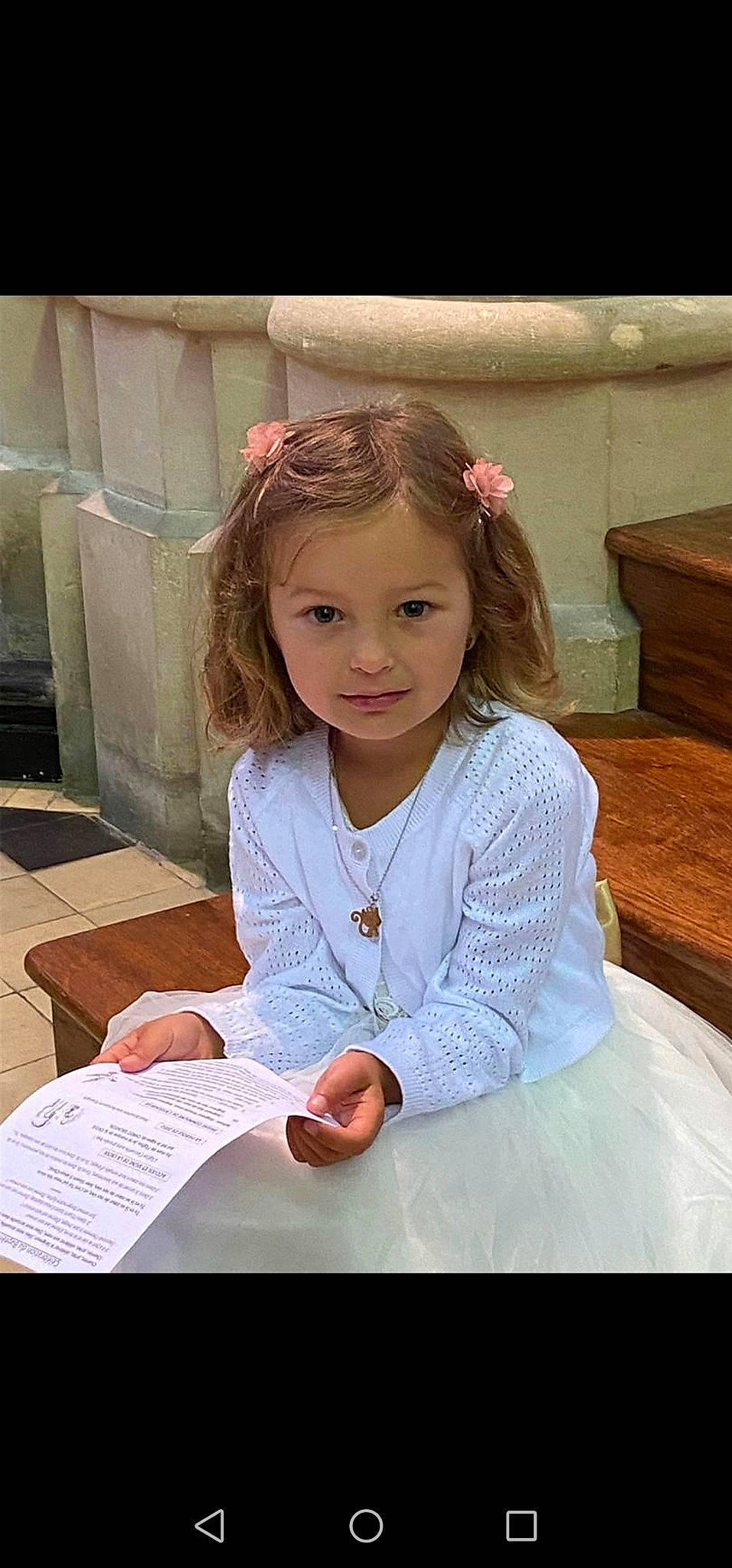 Wylo participe au concours pour gagner de l'argent avec cette photo : child, person, sitting