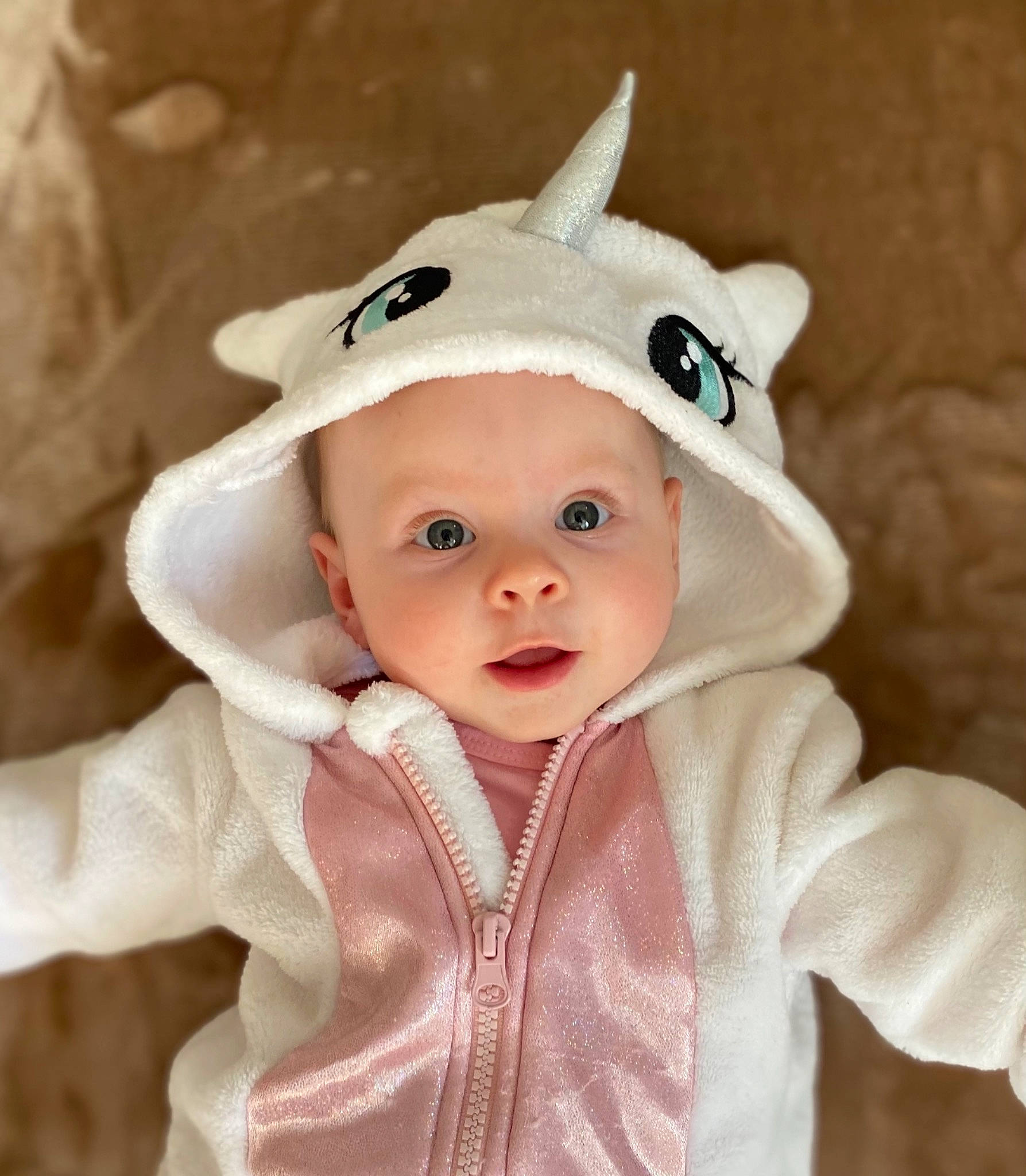 Ova a rejoint le concours — aidez-le/la à gagner de superbes lots ! baby, baby_toddler_clothing, beauty, cap, cheek, collar, eye, eyelash, face, happy, head, headwear, iris, jacket, lip, neck, person, skin, sleeve, smile
