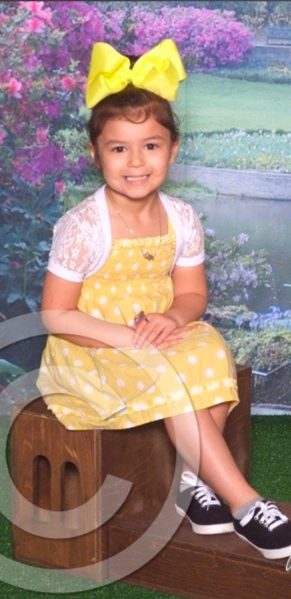 Mariella is registered to the contest to win money with this photo: child, child_model, joy, person, play, sitting, smile, toddler, yellow