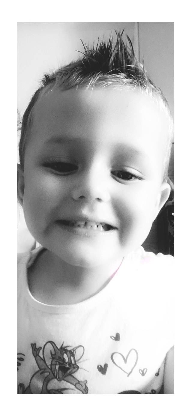 Kendgy a rejoint le concours — aidez-le/la à gagner de superbes lots ! baby, baby_toddler_clothing, cheek, child, ear, eyelash, flash_photography, fun, hair, happy, iris, jaw, joy, lip, monochrome, monochrome_photography, nose, person, sleeve, smile