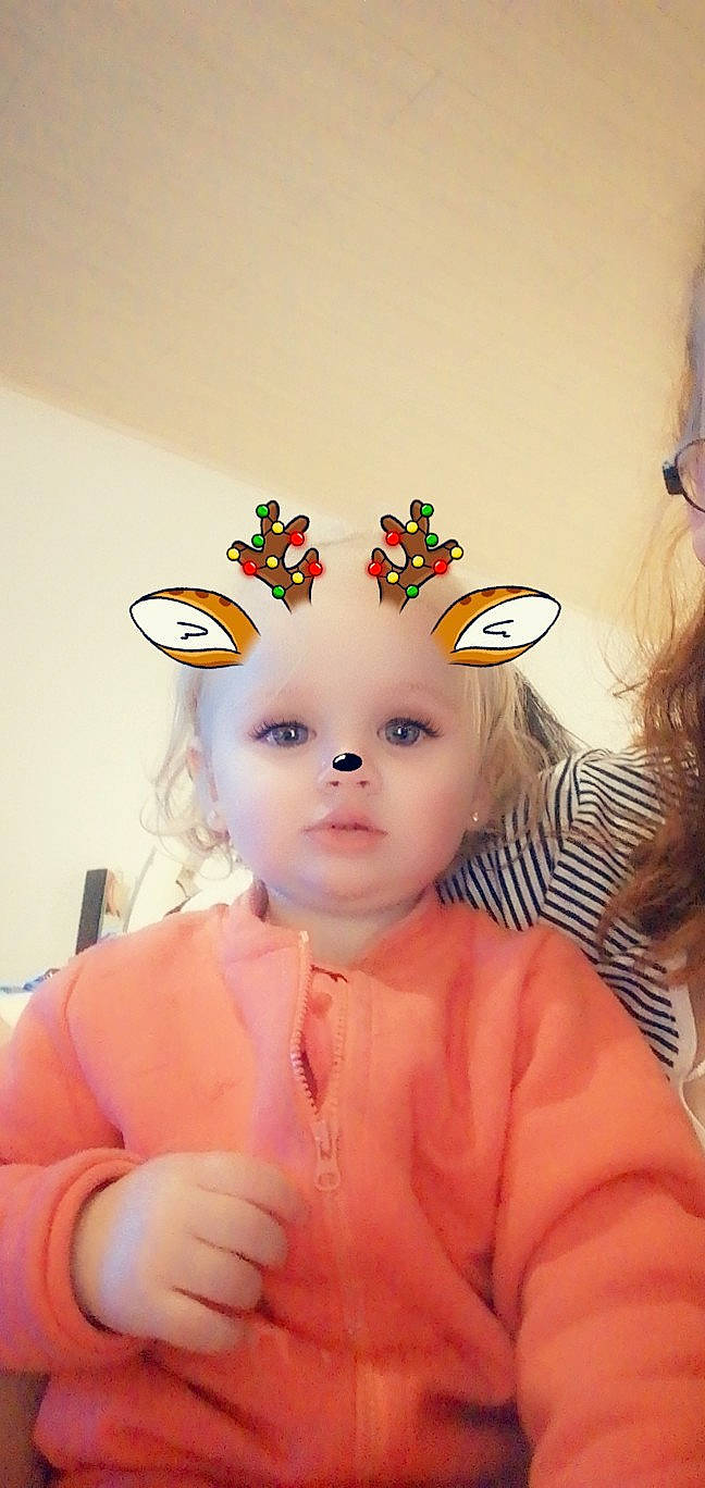 Leana a rejoint le concours — aidez-le/la à gagner de superbes lots ! child, doll, girl, hair_accessory, infant, person, pink, skin, toy