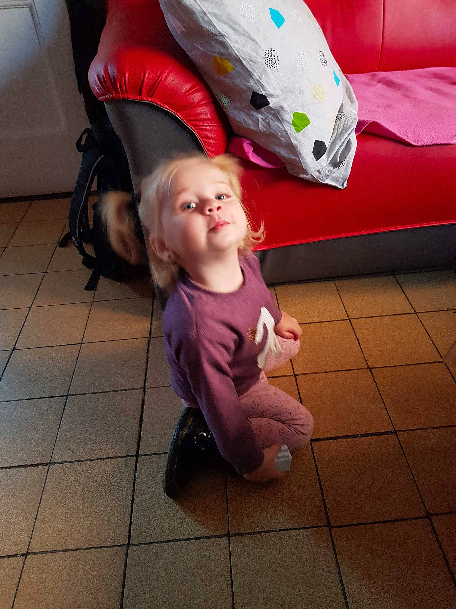 Leana participe au concours pour gagner de l'argent avec cette photo : arm, child, day, flooring, fun, girl, infant, leg, organ, person, pink, play, product, sitting, skin, toddler