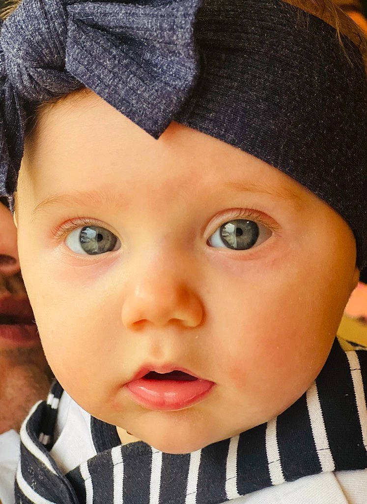 Helia participe au concours pour gagner de l'argent avec cette photo : black, cap, cheek, chin, clothing, eye, eyebrow, eyelash, face, facial_expression, forehead, headwear, lip, neck, nose, organ, outerwear, person, photograph, skin