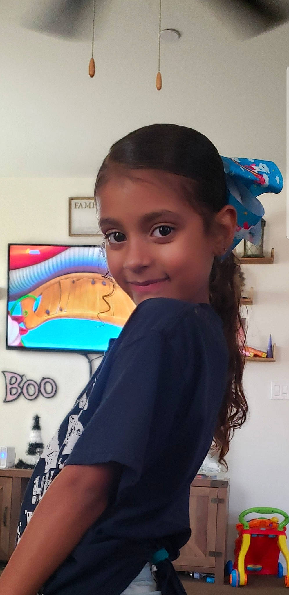 Stalarra is registered to the contest to win money with this photo: black_hair, child, chin, ear, forehead, hair, hair_accessory, hairstyle, head, long_hair, neck, person, shoulder, smile