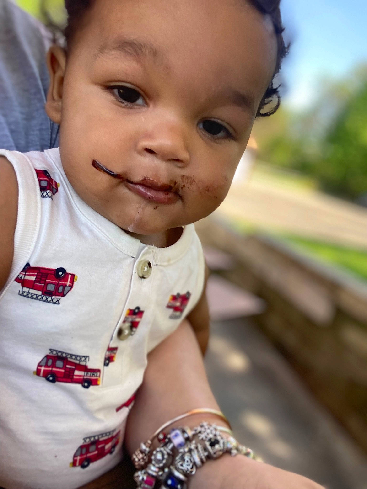 Kyren is registered to the contest to win money with this photo: baby, bracelet, child, cool, fun, grass, happy, jewellery, leisure, lip, neck, nose, person, plant, skin, sleeve, smile, t_shirt, toddler, tree