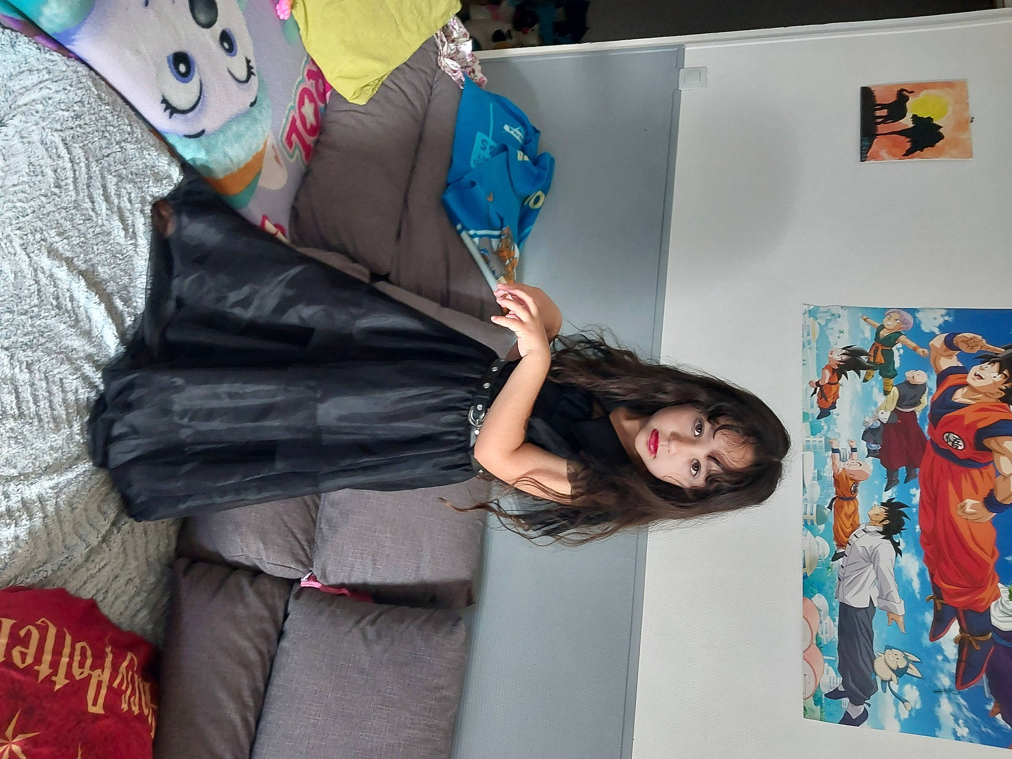 Melyna a rejoint le concours — aidez-le/la à gagner de superbes lots ! art, artist, bag, blue, costume, event, fashion_design, fiction, fictional_character, fun, painting, person, photography, product, room, sleeve, t_shirt, textile, visual_arts