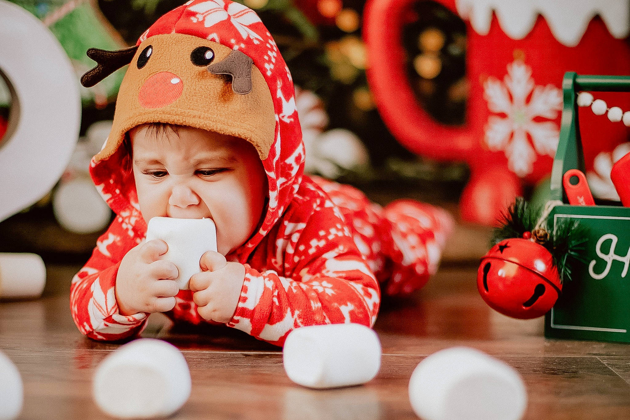 Jaxxon is registered to the contest to win money with this photo: baby, baby_playing_with_toys, baby_toddler_clothing, cap, carmine, child, fashion_accessory, fun, games, happy, headwear, indoor_games_and_sports, leisure, person, recreation, red, sitting, sweetness, toddler, toy