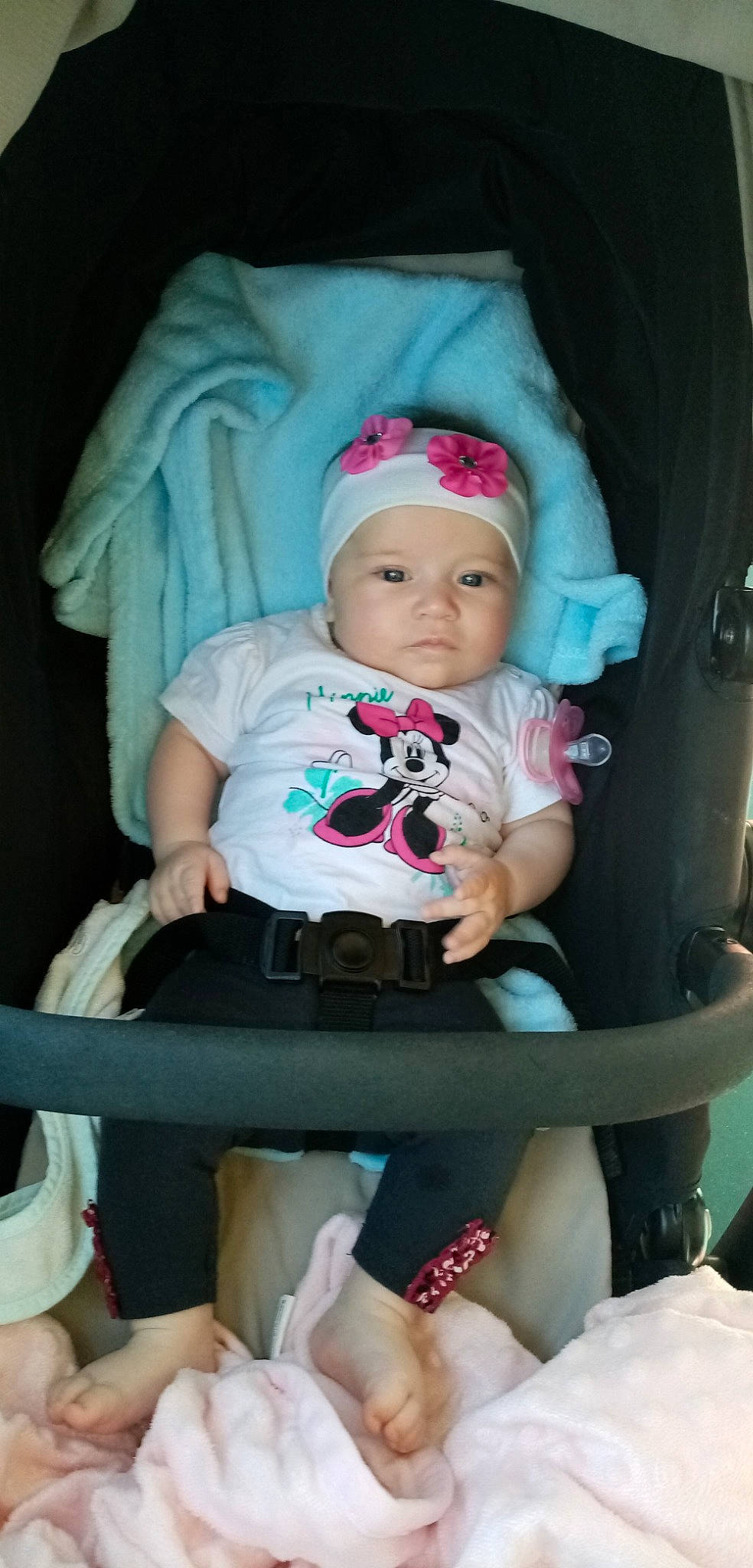 Malyana a rejoint le concours — aidez-le/la à gagner de superbes lots ! baby, baby_carriage, baby_in_car_seat, baby_products, birth, car_seat, cheek, child, headwear, person, pink, product, sitting, toddler