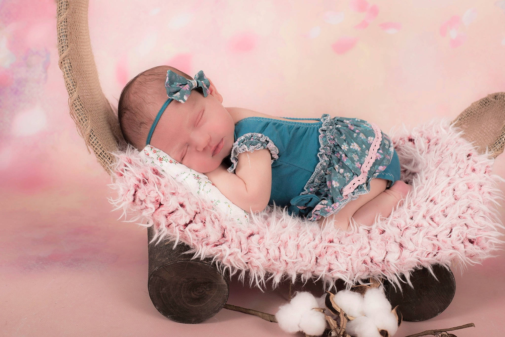 Mélya participe au concours pour gagner de l'argent avec cette photo : arm, baby, baby_toddler_clothing, costume, dress, event, fashion_accessory, fashion_design, fur, hair_accessory, happy, headband, headpiece, jewellery, magenta, person, pink, purple, sitting, toy