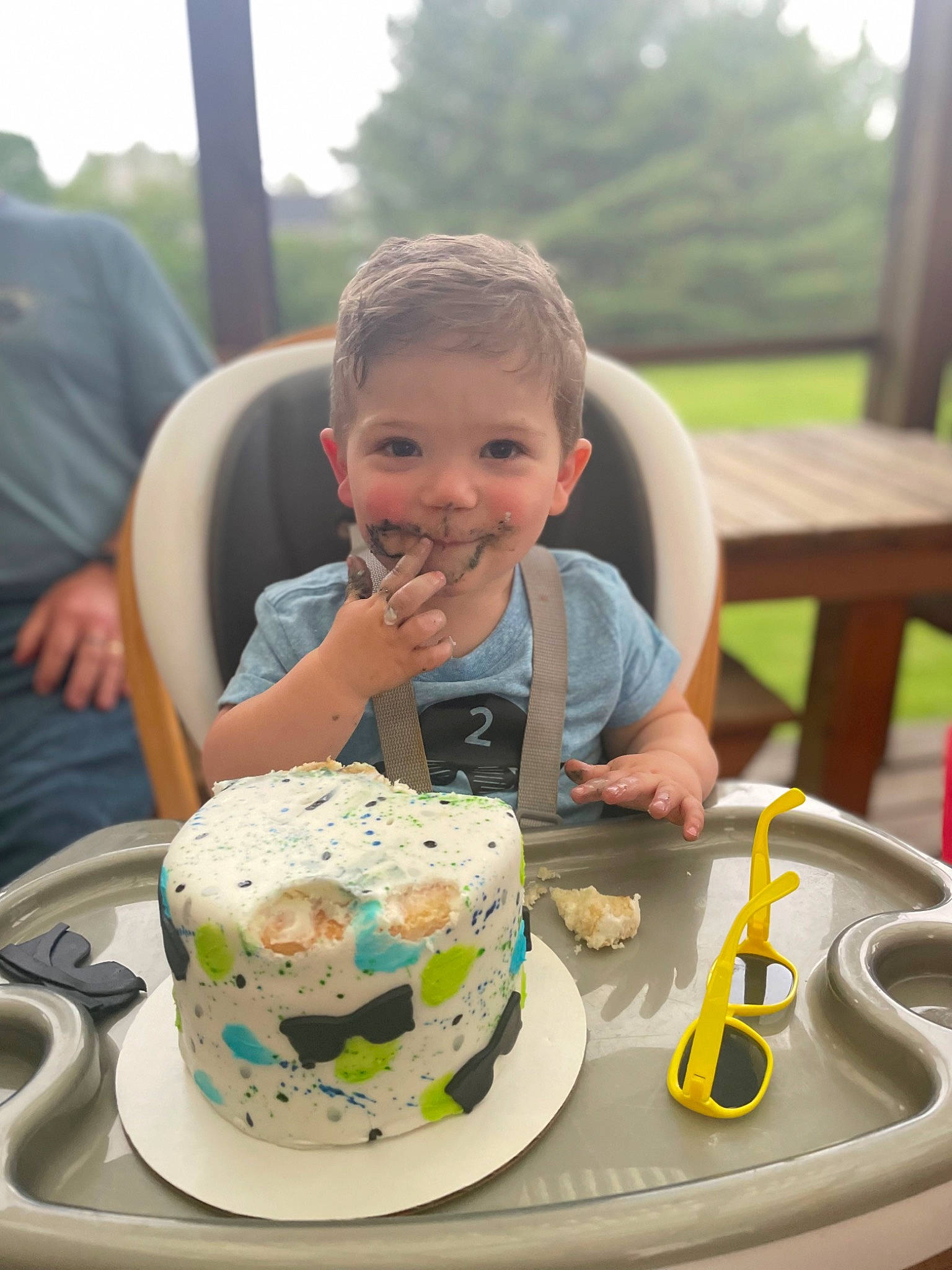 Marty is registered to the contest to win money with this photo: baked_goods, cake, cake_decorating, cake_decorating_supply, chair, food, fun, happy, joy, leisure, person, plate, recreation, shirt, sky, smile, sugar_cake, sugar_paste, table, tableware