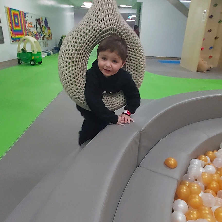 Kian is registered to the contest to win money with this photo: accessories, architecture, balloon, bodypart, boy, building, child, clothing, coat, face, finger, furniture, hand, head, indoorplayarea, indoors, inflatable, interiordesign, jacket, jewelry