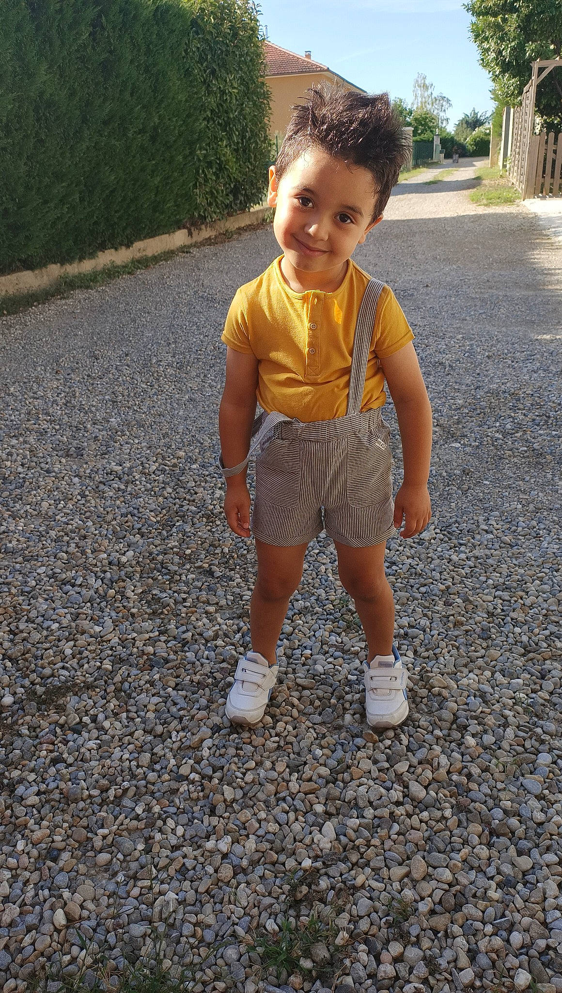 Jessim participe au concours pour gagner de l'argent avec cette photo : asphalt, child, joy, person, play, smile, standing, toddler, vacation