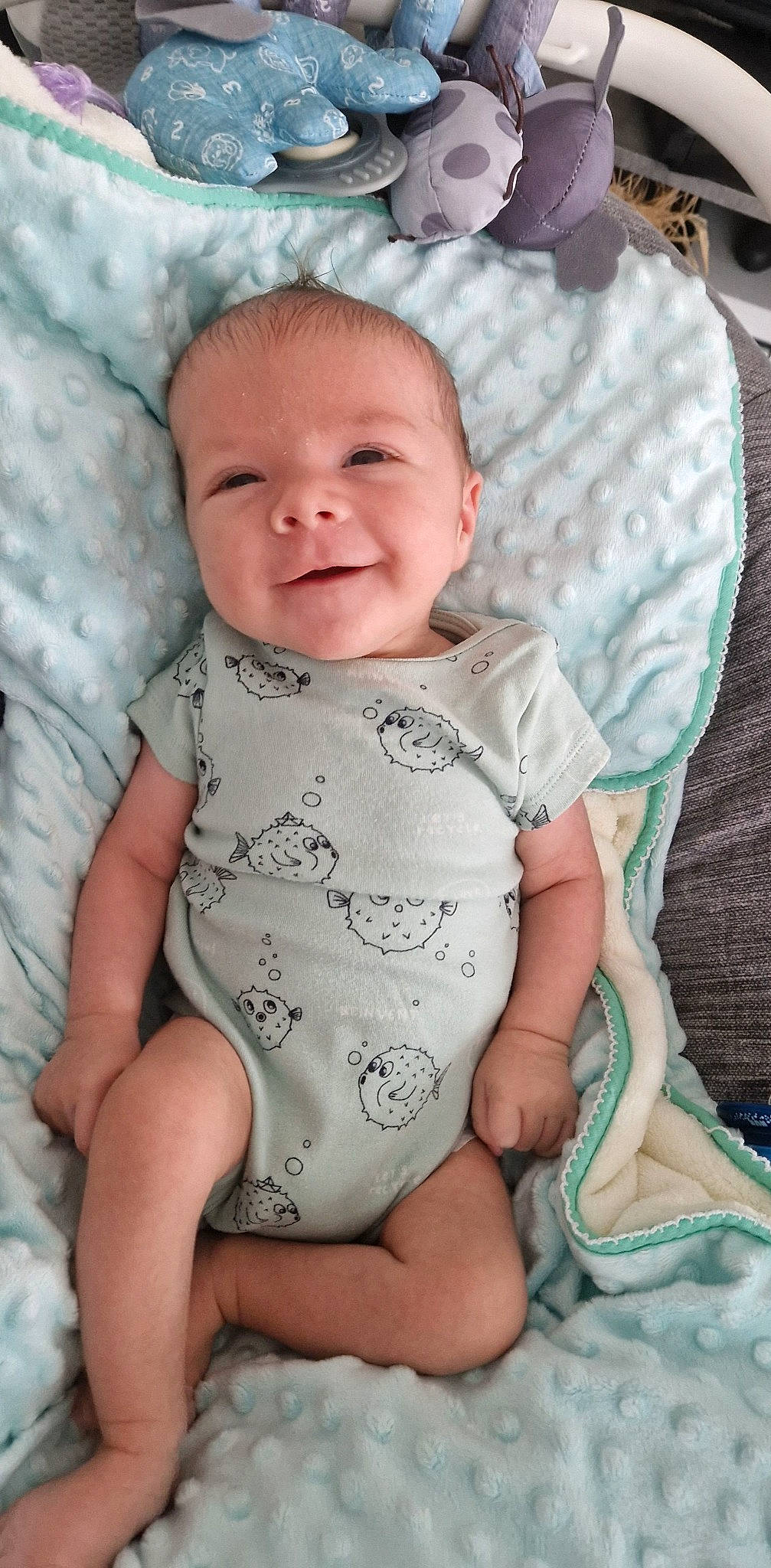 Keylan Luis a rejoint le concours — aidez-le/la à gagner de superbes lots ! baby, baby_toddler_clothing, cheek, chin, comfort, eye, face, facial_expression, happy, human, iris, joy, mammal, organ, person, pink, product, skin, sleeve, smile